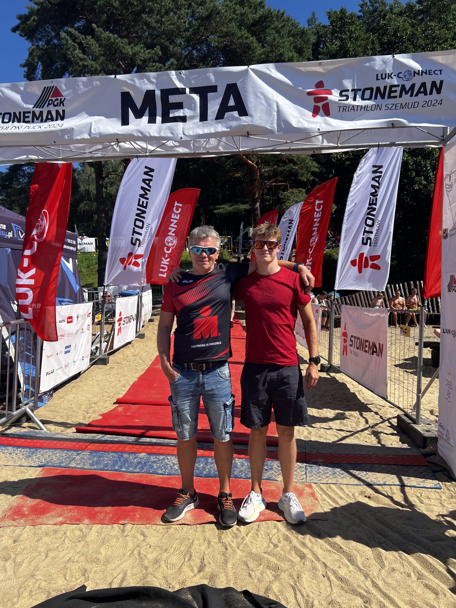 Vainqueur en tenue Unicup sur le podium