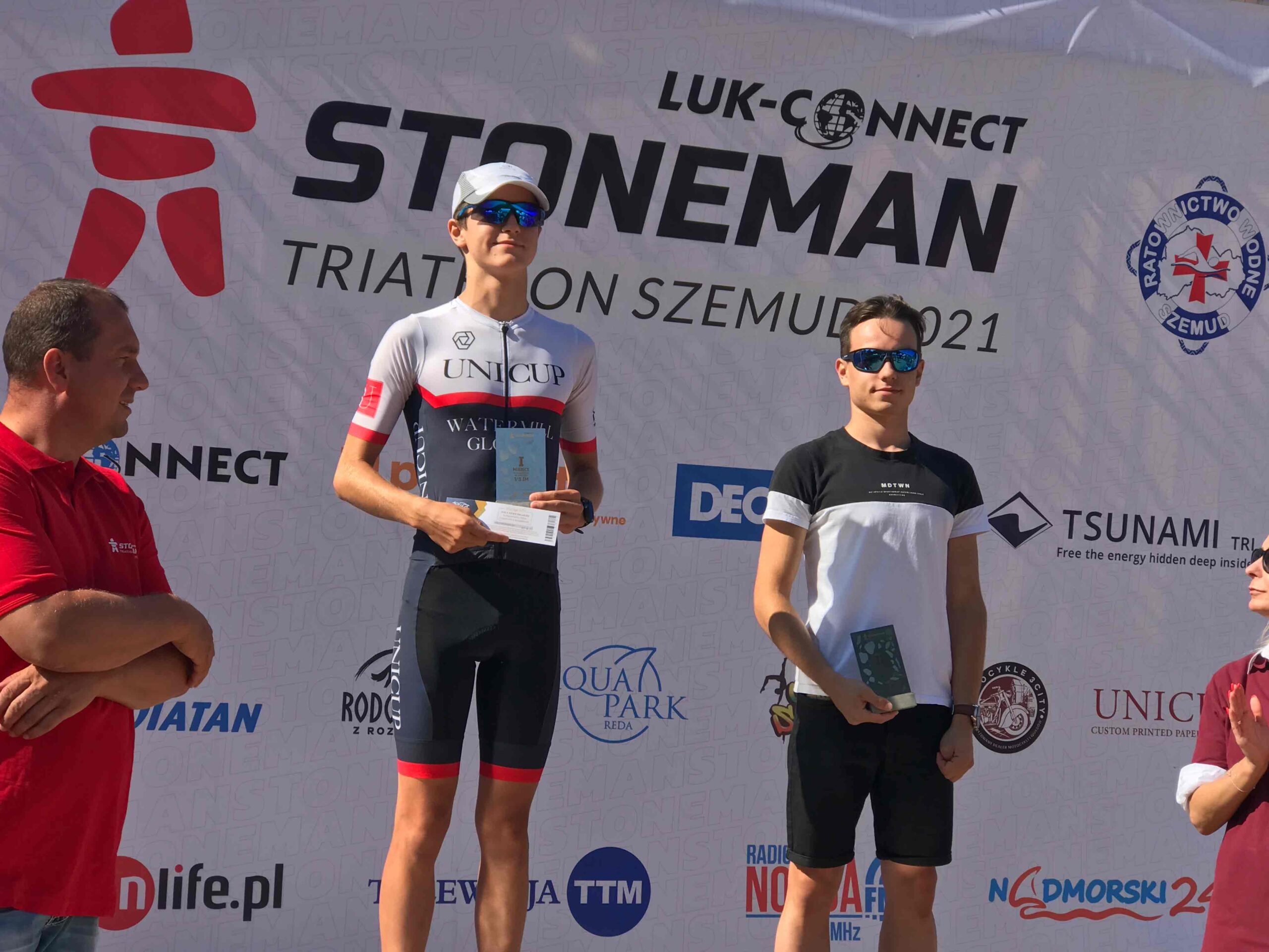 Vainqueur en tenue Unicup sur le podium